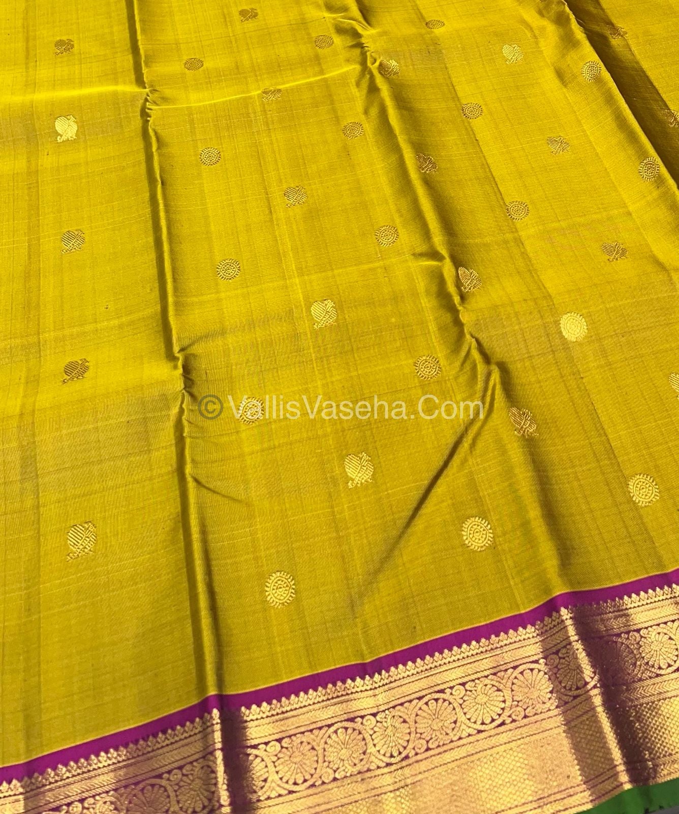 Pure Kanchipuram Silk Saree - Mehandhi Green / Venthayam Green & Purplish Pink  Combo - VVPS011