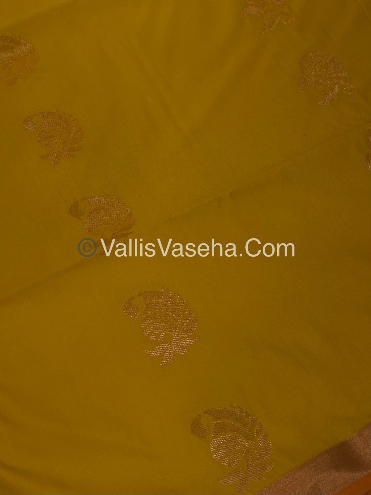 40% less - Offer Saree - Semi Soft Silk Saree - VVDS006