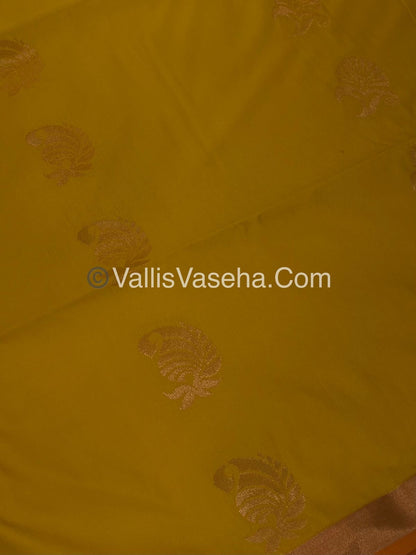 40% less - Offer Saree - Semi Soft Silk Saree - VVDS006