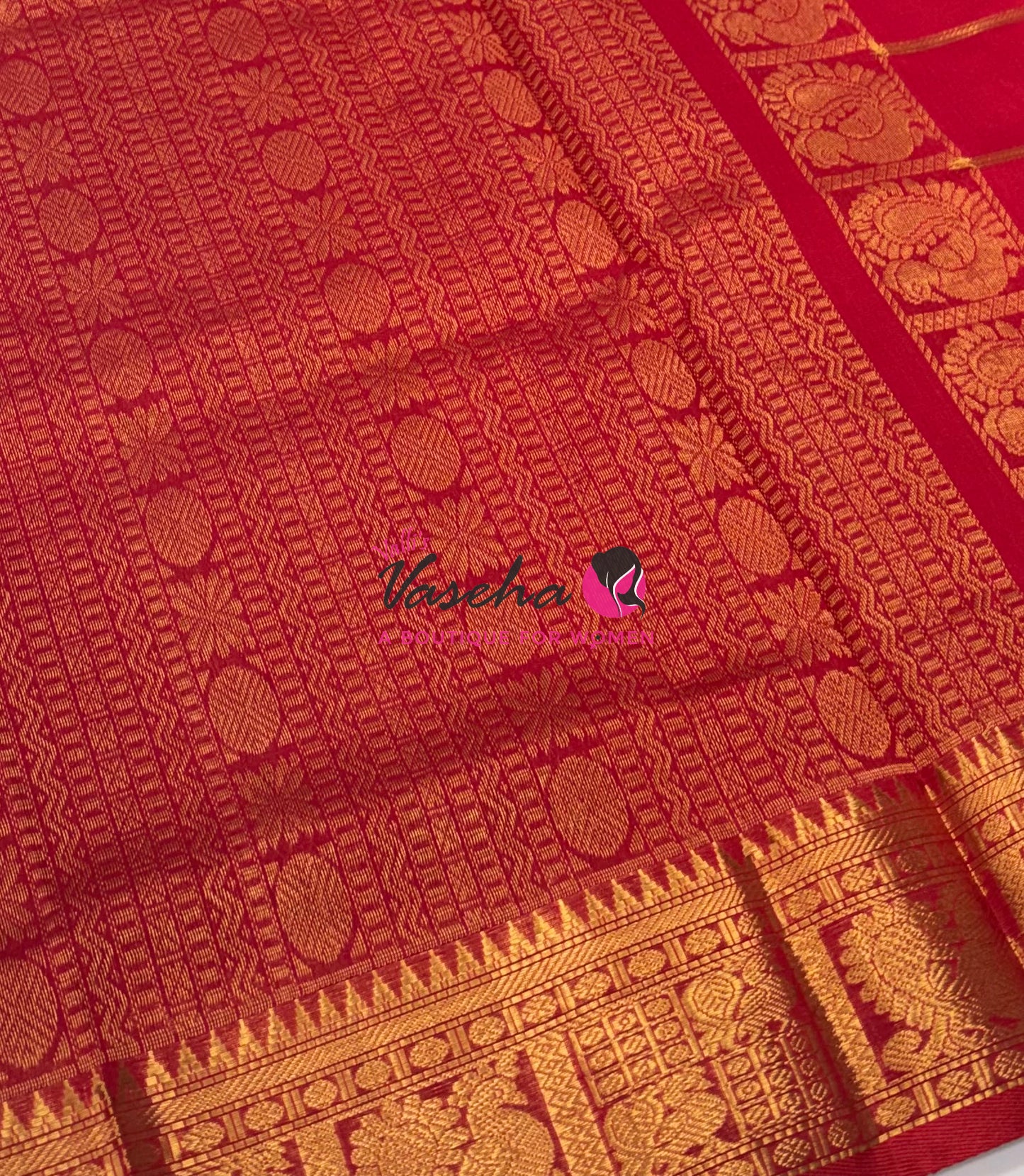 Pure Silk Cotton Saree - Mayil & Chakkaram Design - Dual Tone Green & Red Shade  -VVMC003