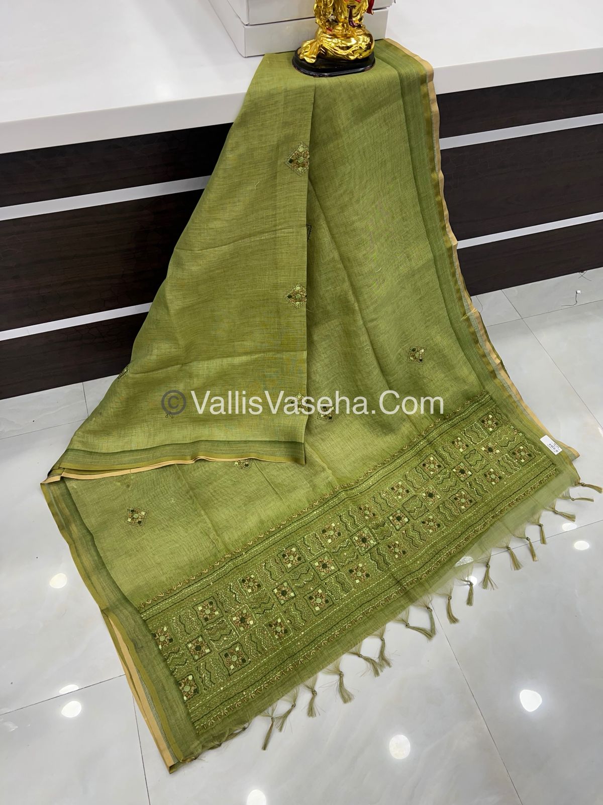 French Knot - Linen Tissue Saree -  Green shade - VVLFN003