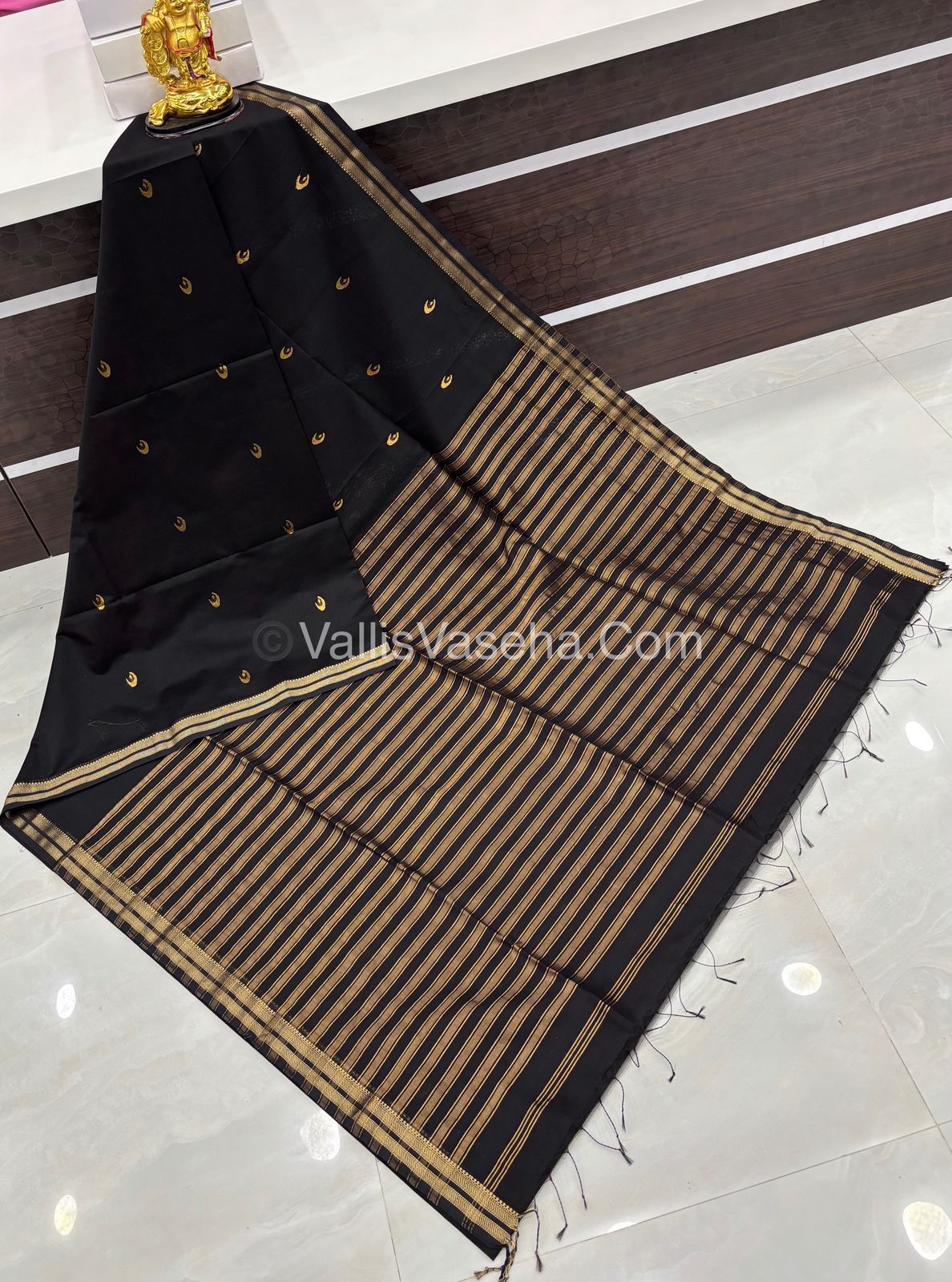 Pure Maheshwari Silk Cotton Saree - Black Color - VVMSC007