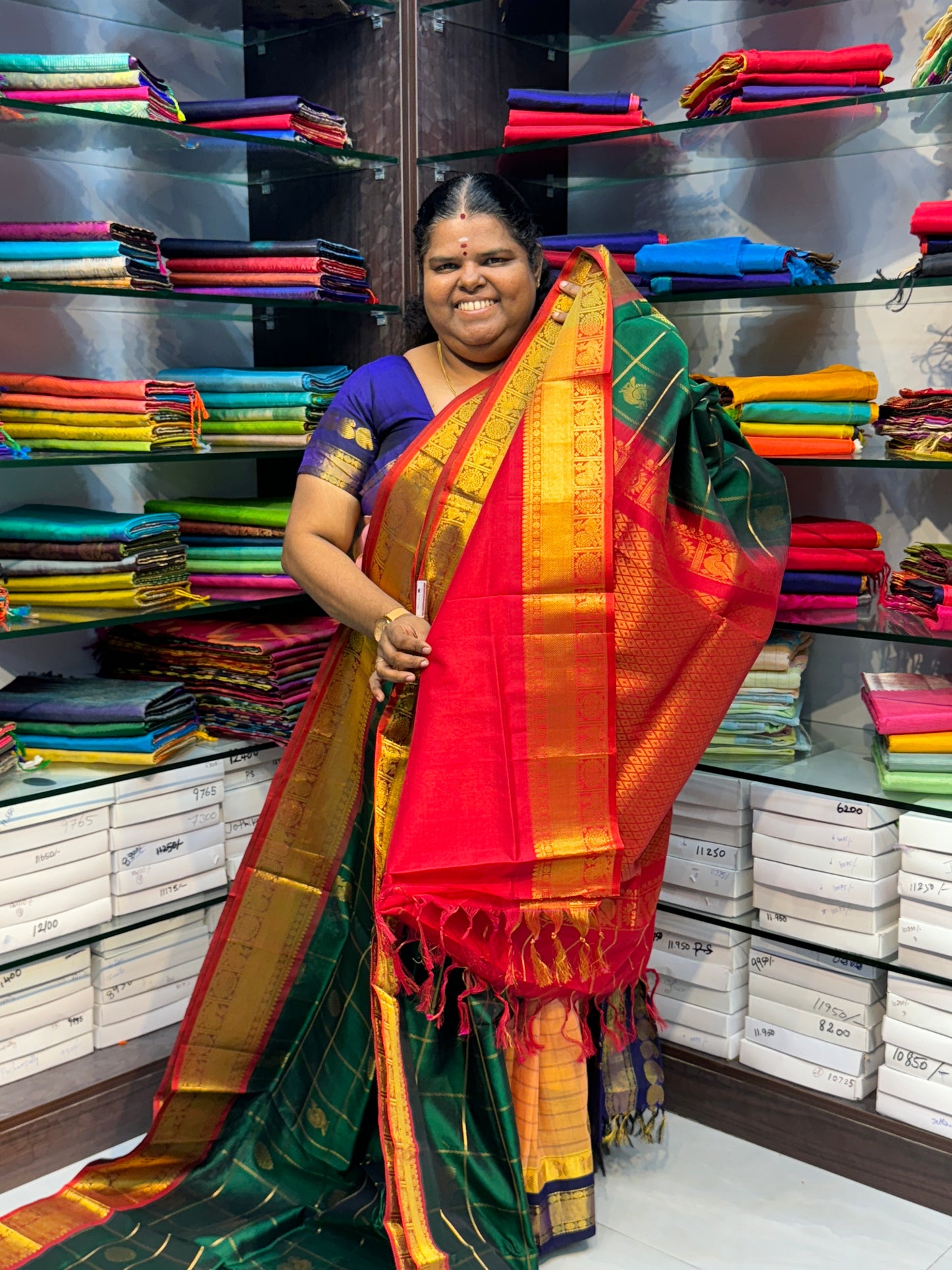 Pure Silk Cotton Saree - Mayil & Chakkaram Design - Green with Red - VVMC001