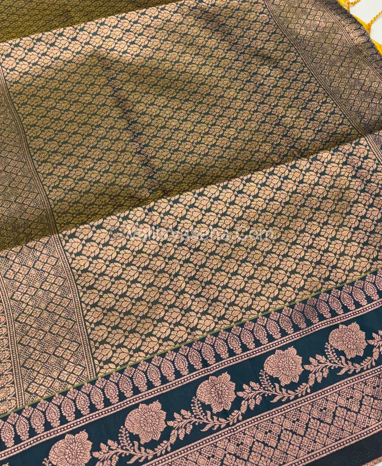Semi Soft Silk - Dual Tone Shade With  Green Combo -VVSSS027