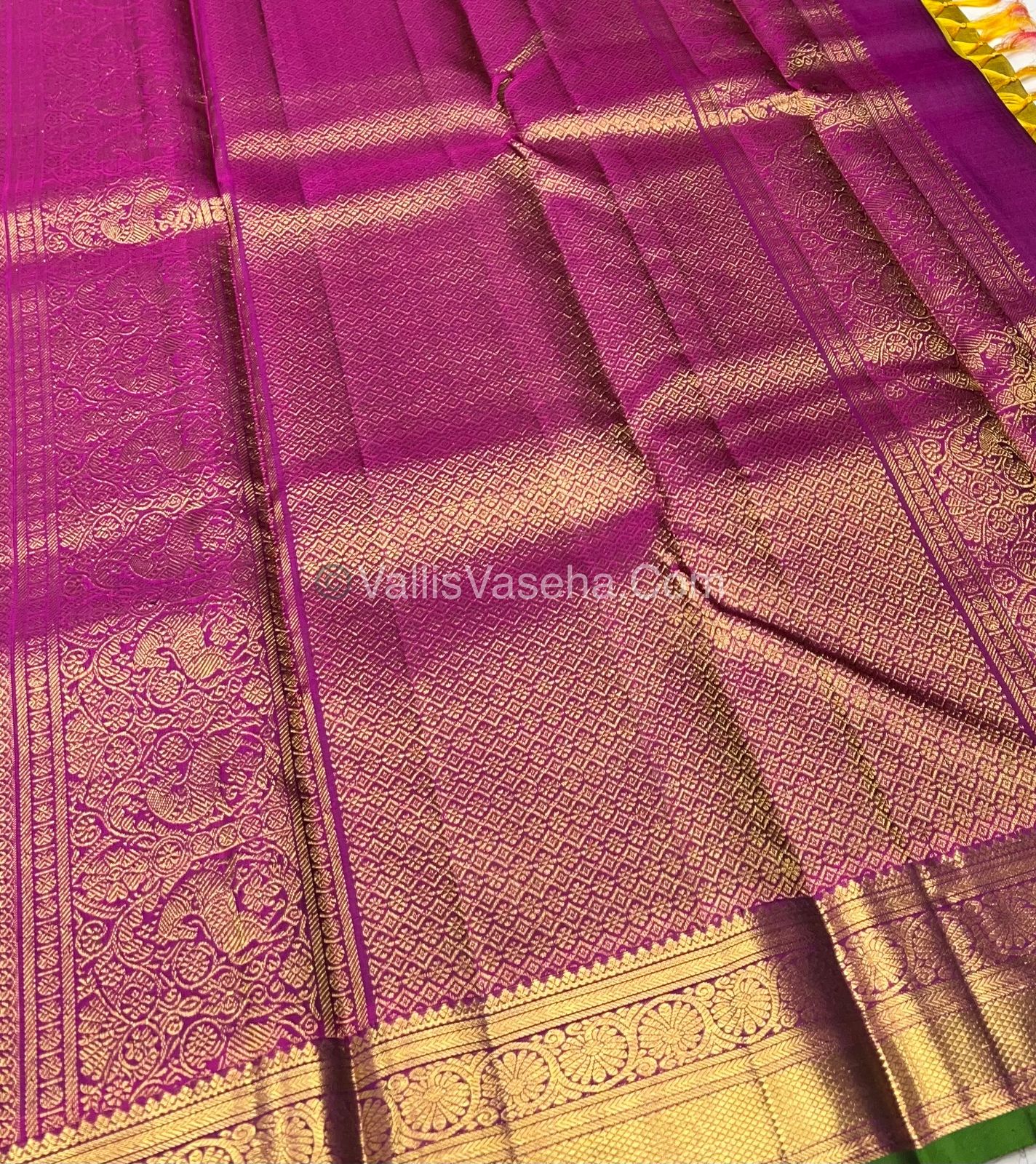 Pure Kanchipuram Silk Saree - Mehandhi Green / Venthayam Green & Purplish Pink  Combo - VVPS011