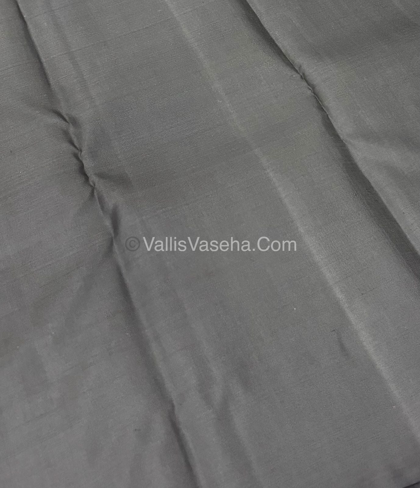 Pure Vintage Kanchipuram Silk Saree  - 8 Kol Weaving - Black Shade VVPS019