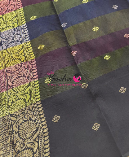 Semi Soft Silk  - Madras Checks Pattern - Black Shade  - VVSSS042