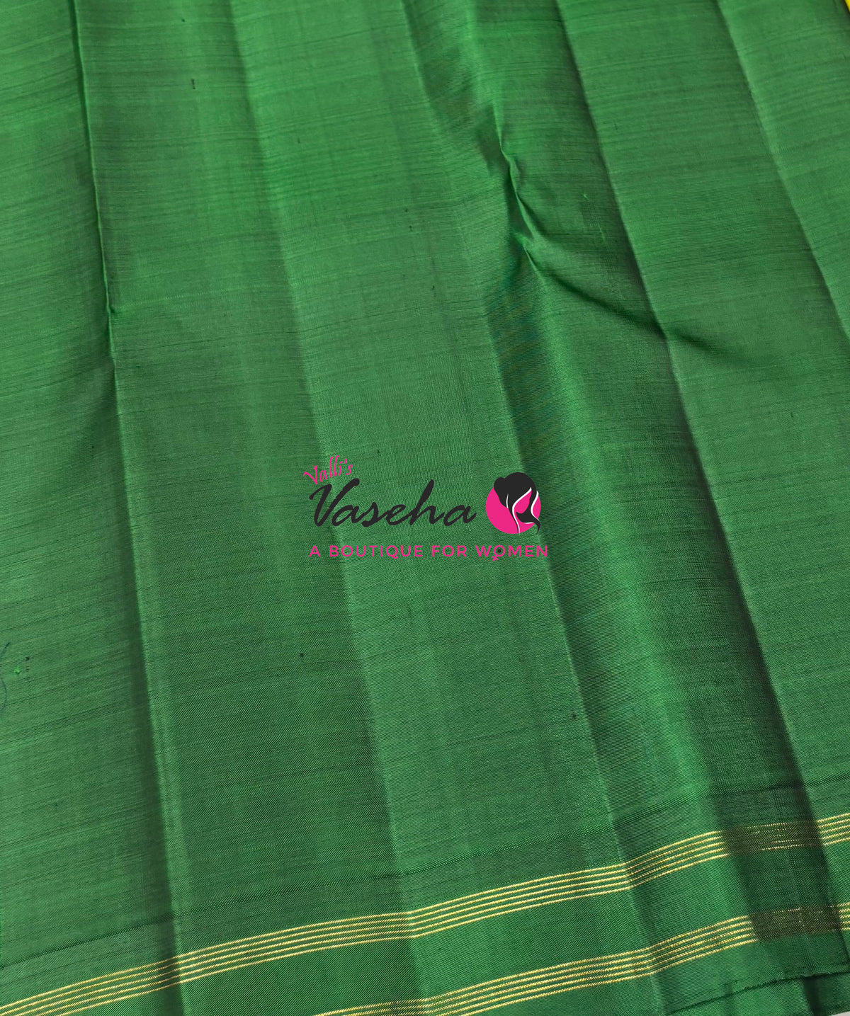 Pure Kanchipuram Silk Saree - Mahendi Green & Green Shade  - VVPS022