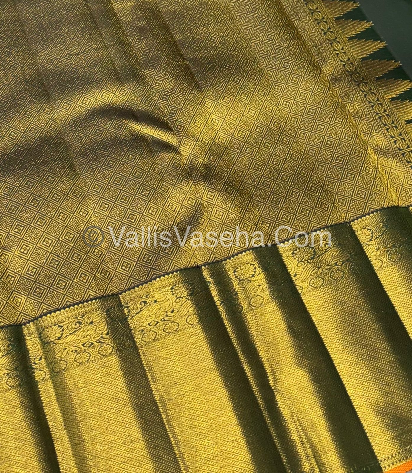 Pure Bridal Korvai Kanchipuram Silk Saree - Cream Gold & Green Combo - VVPS052