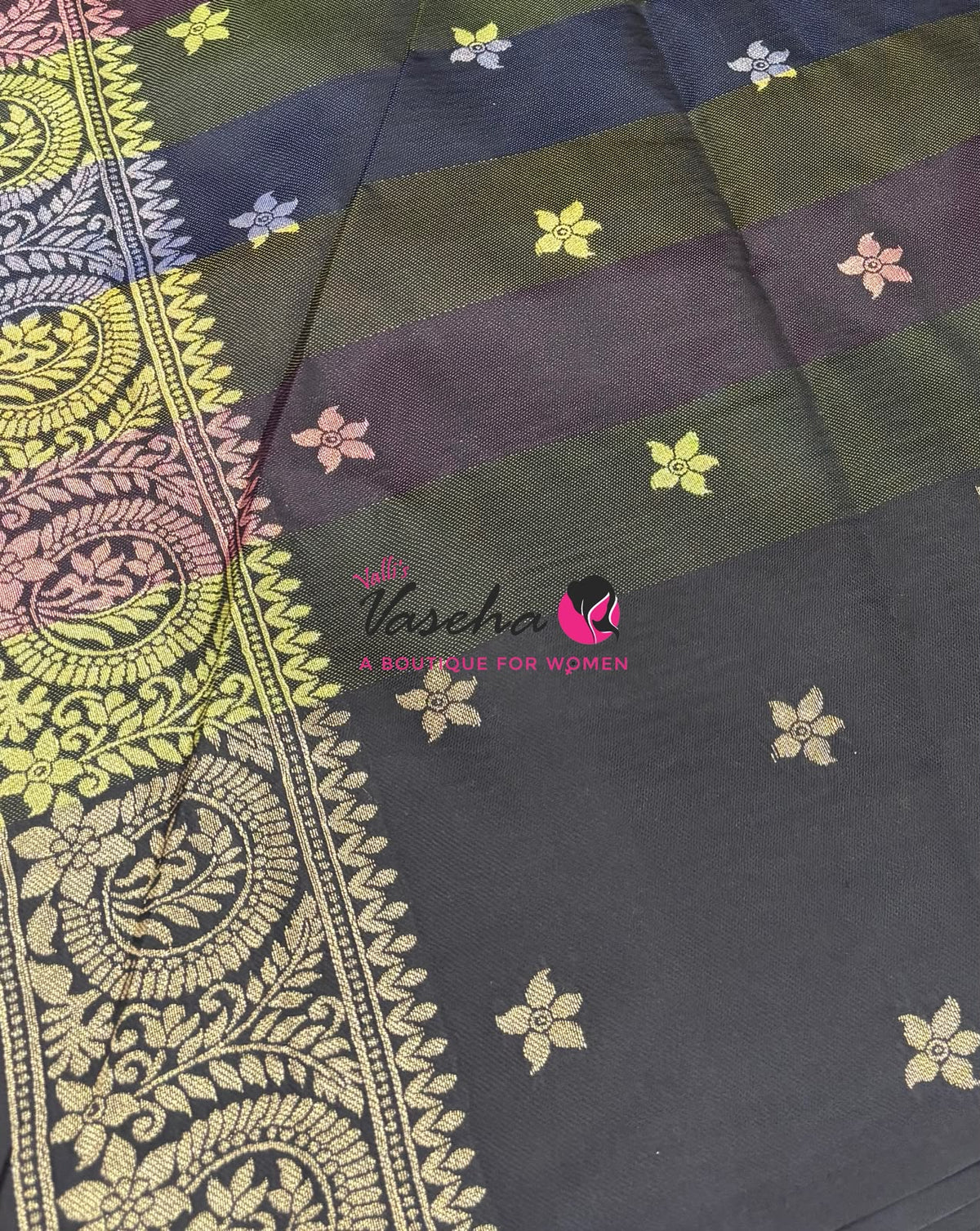 Semi Soft Silk  - Madras Checks Pattern -  Black Shade  - VVSSS042