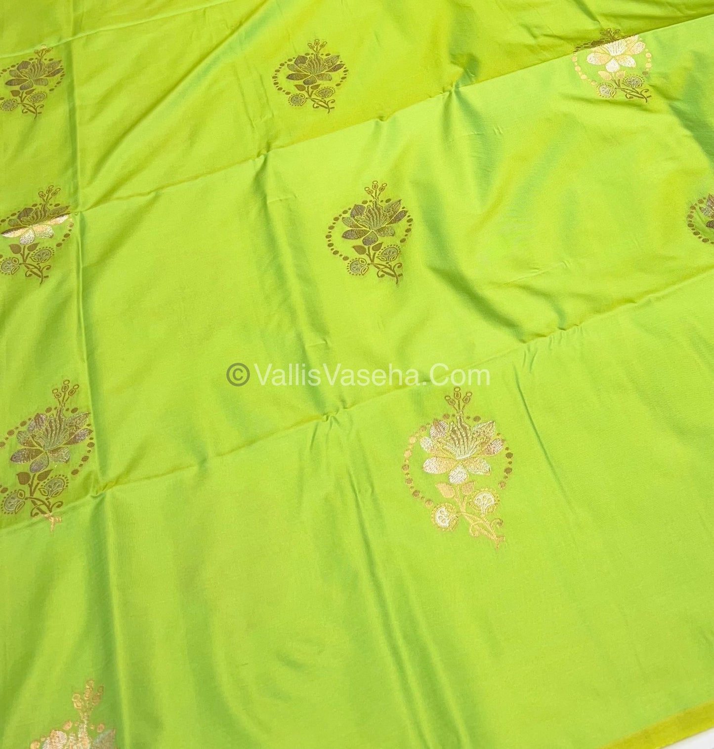 Semi Soft Silk - Border less - Pista Green Shade -VVSSS007