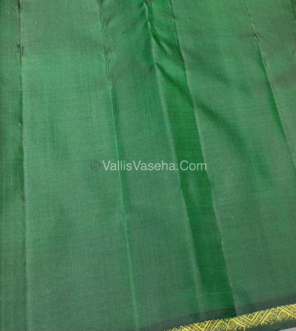 Pure Kanchipuram Silk Saree - Borderless - Dual Tone Orangish Light Red with Green - VVPS043
