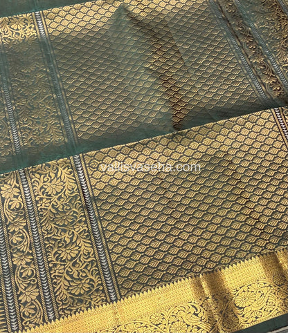 Pure Soft Silk Saree - Kanchi Border - Double Tone Manthulir Green Shade - VVPSS046