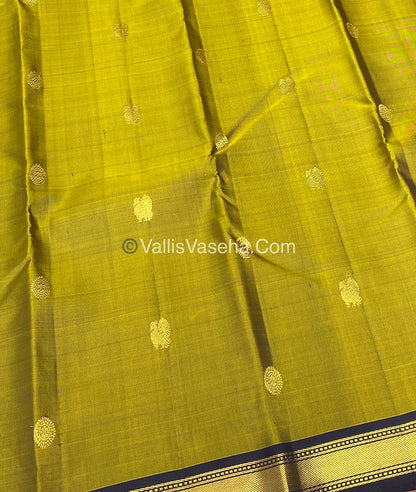 Pure Kanchipuram Silk Saree - Mehandhi Green with Pakku Color - VVPS010