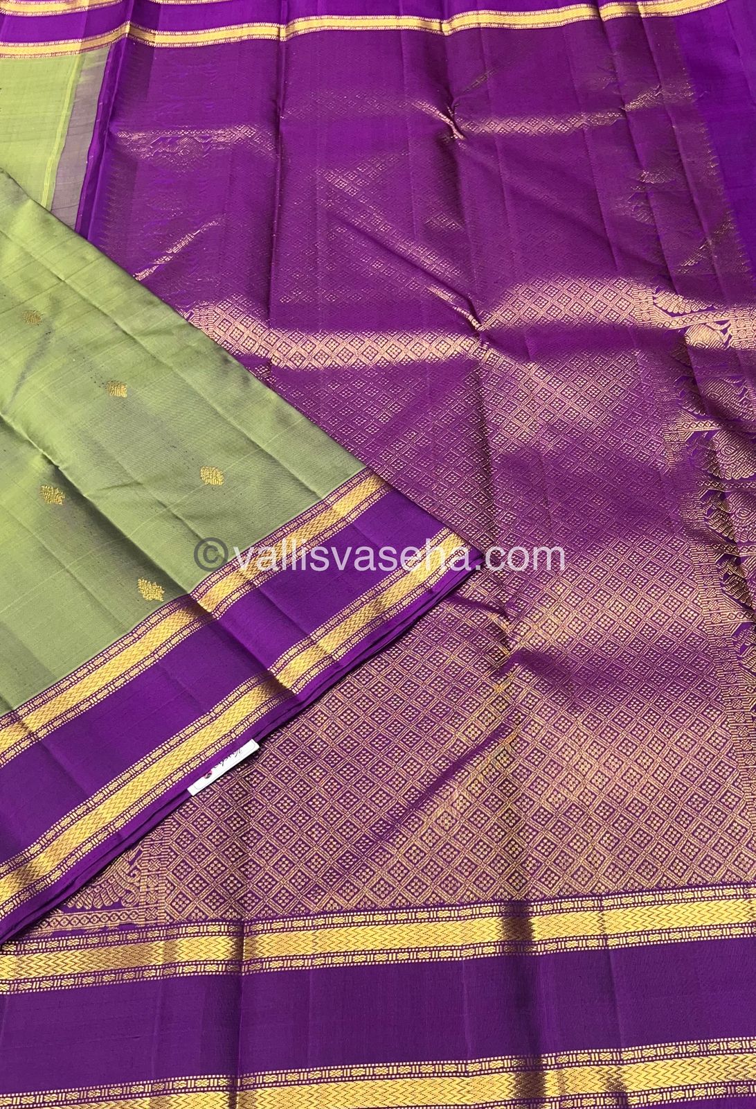 Pure Kanchipuram Silk Saree - Dual Tone Green & Purple Shade  - VVPS022