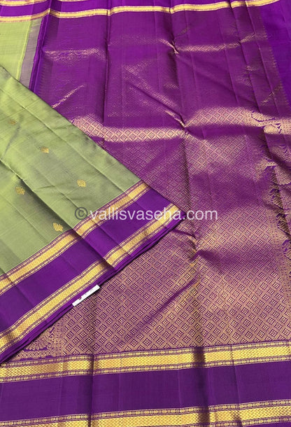 Pure Kanchipuram Silk Saree - Dual Tone Green & Purple Shade  - VVPS022