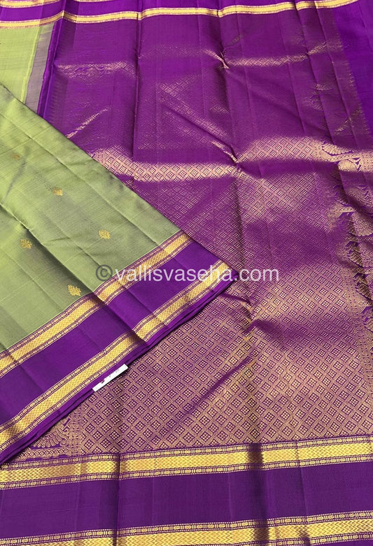 Pure Kanchipuram Silk Saree - Dual Tone Green & Purple Shade  - VVPS022