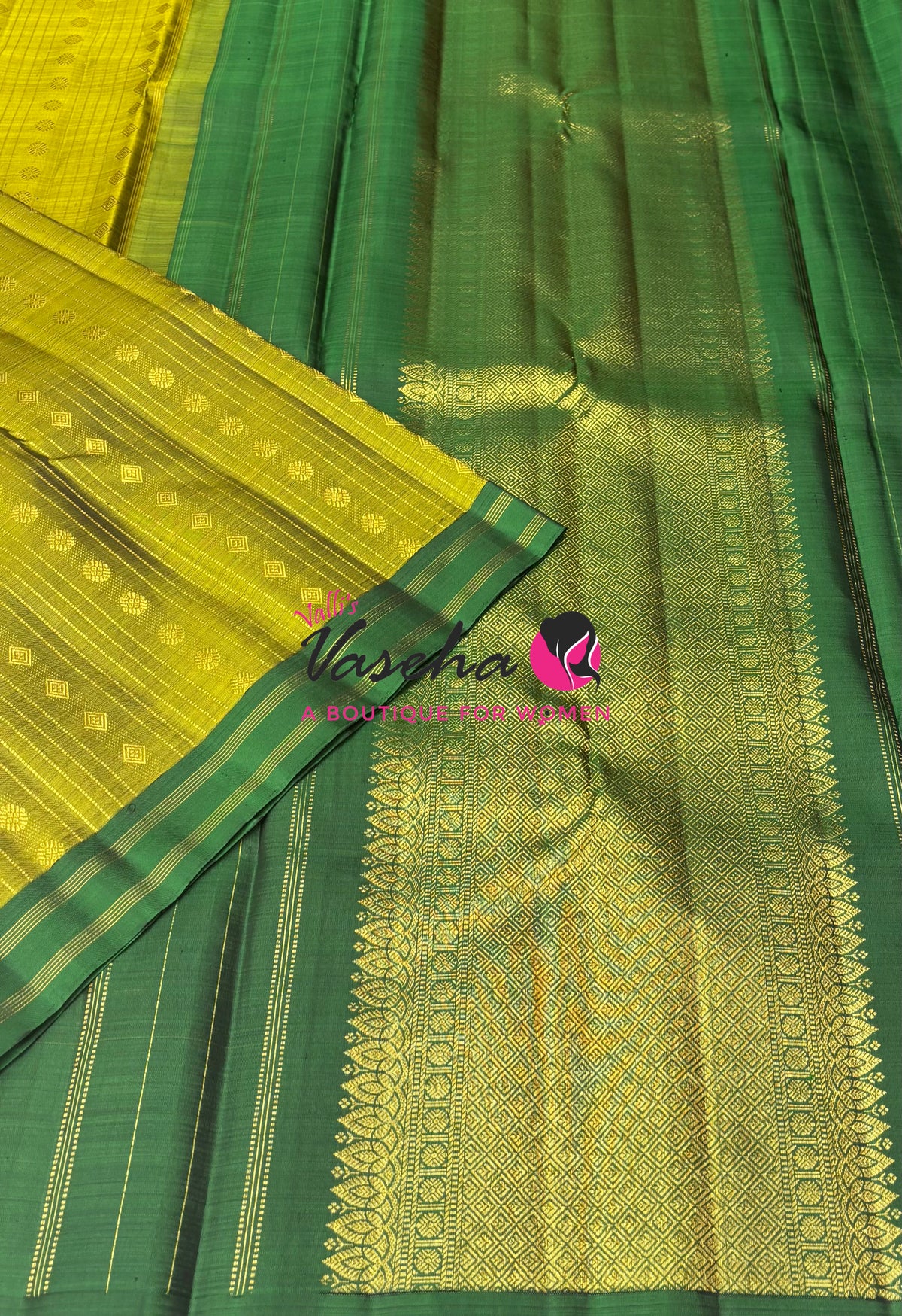 Pure Kanchipuram Silk Saree - Mahendi Green & Green Shade  - VVPS022