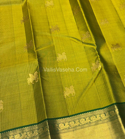 Pure Kanchipuram Silk Saree - Vaira Voosi design - Green & Green Shade - VVPS027