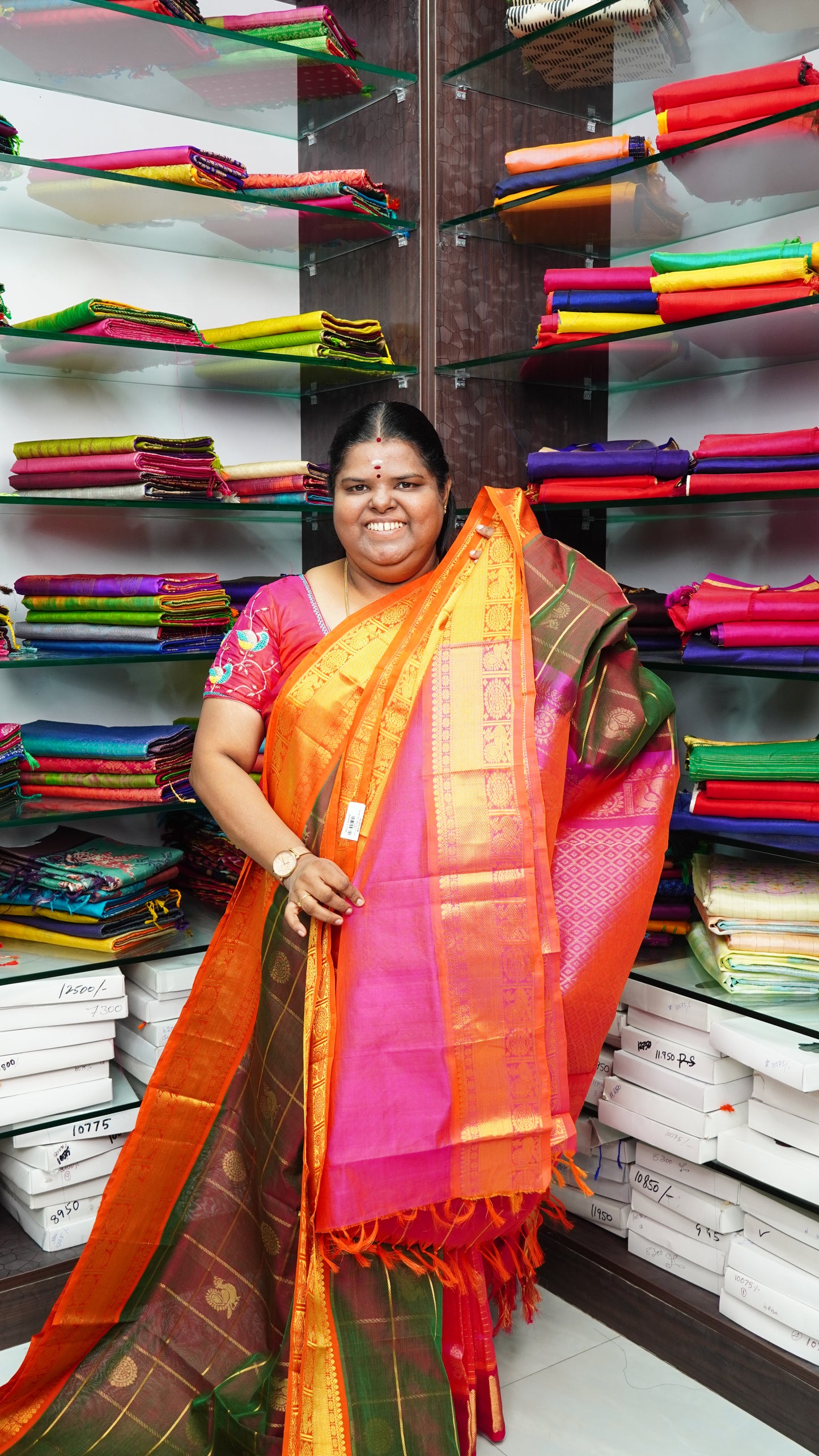 Pure Silk Cotton Saree - Mayil & Chakkaram Design - Manthulir Green with Peachish Pink  - VVMC001