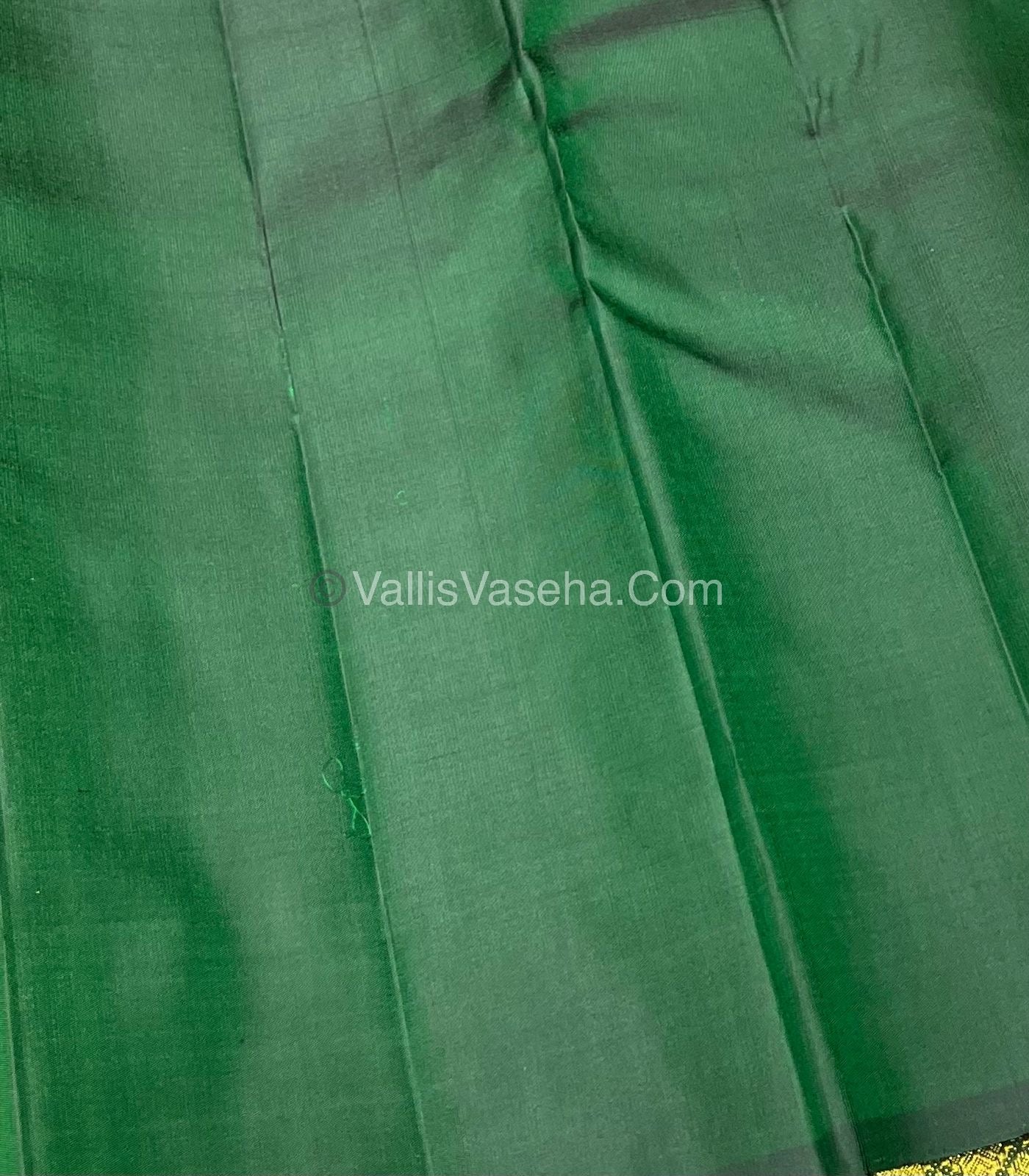 Pure Kanchipuram Silk Saree - Borderless - Peach with Green - VVPS022