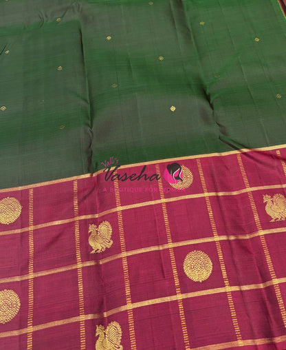 Pure Kanchipuram Silk Saree - Green & Maroon Combo - VVPS027