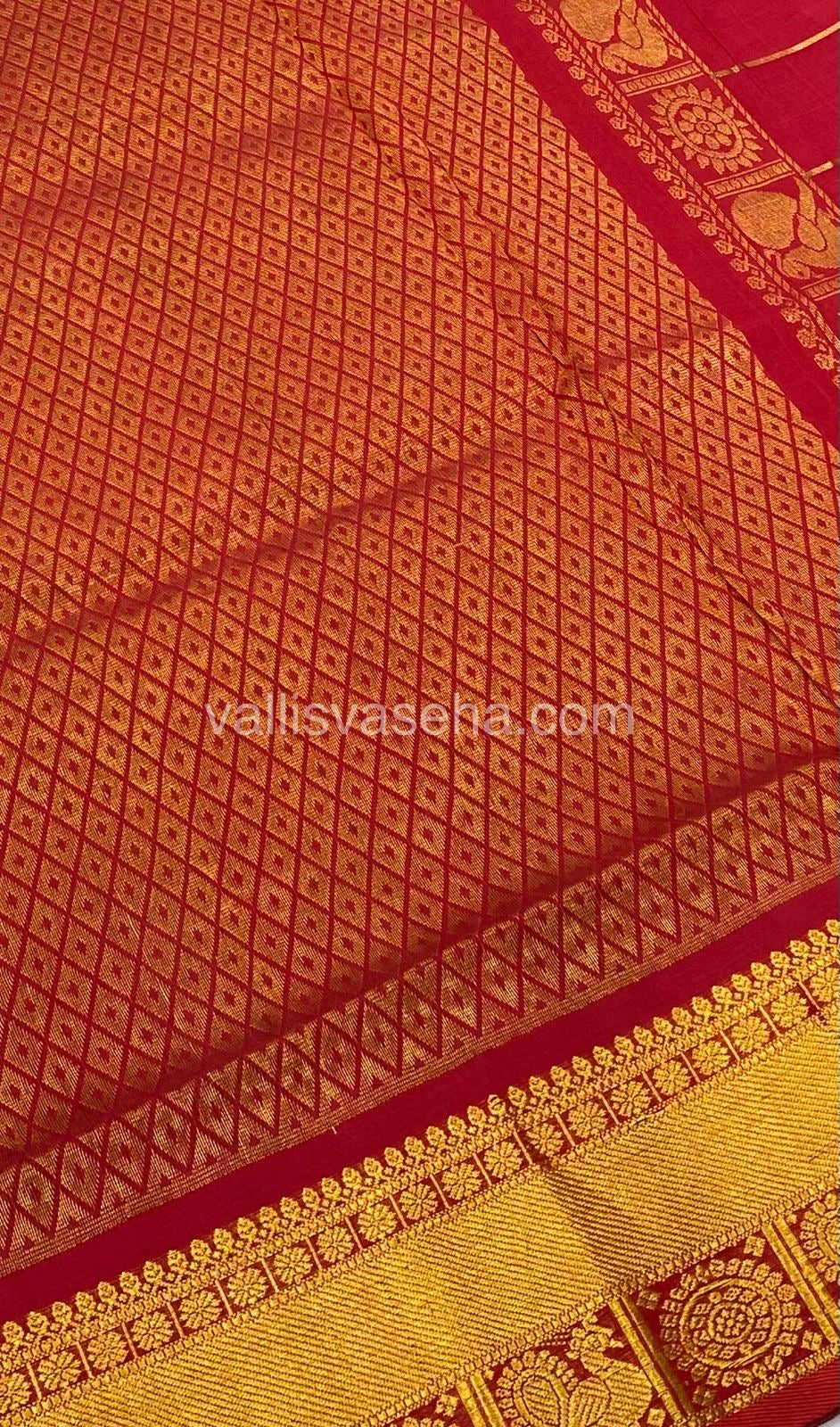 Pure Silk Cotton Saree - Mayil & Chakkaram Design - Green with Red - VVMC001