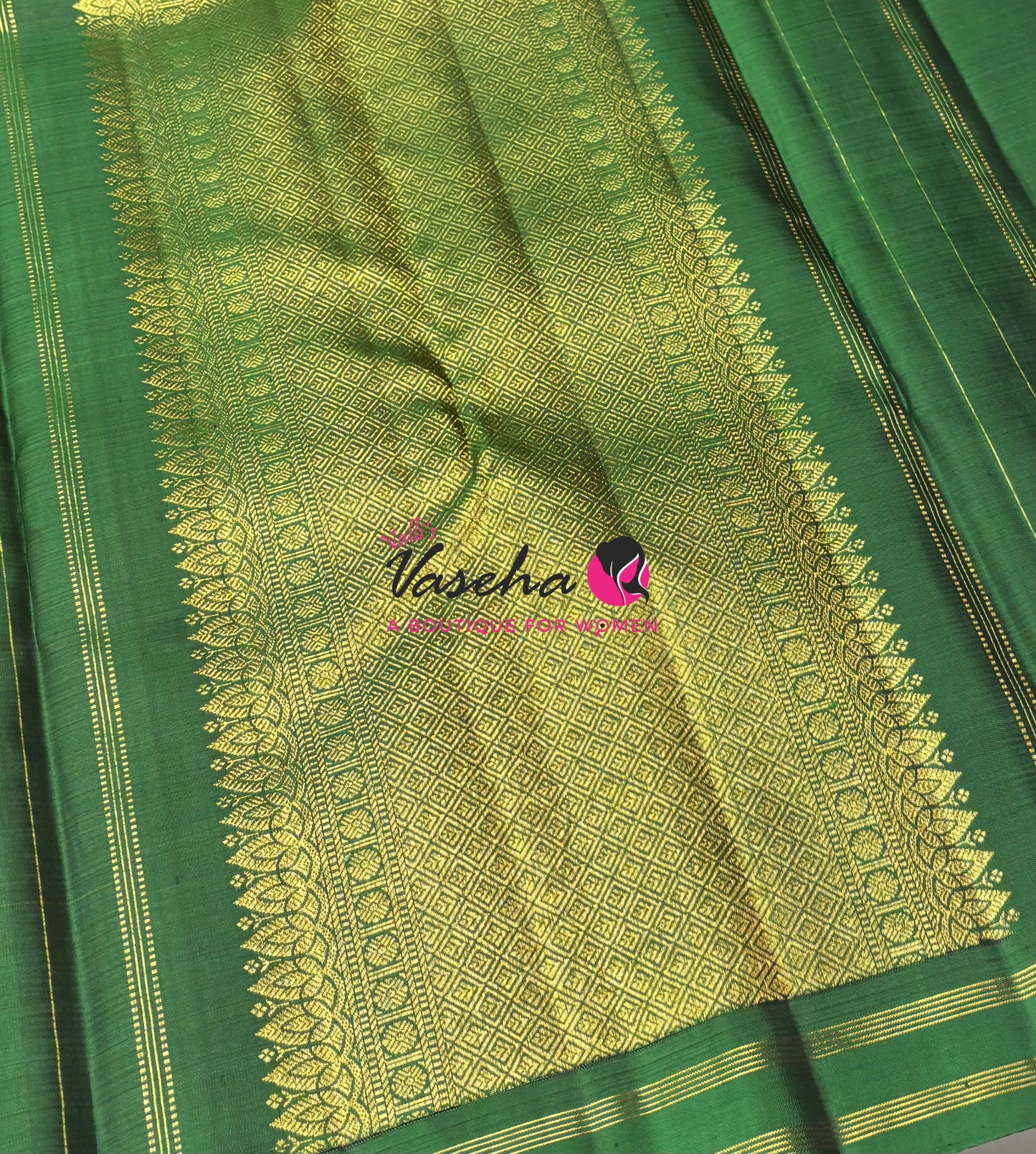 Pure Kanchipuram Silk Saree - Mahendi Green & Green Shade  - VVPS022