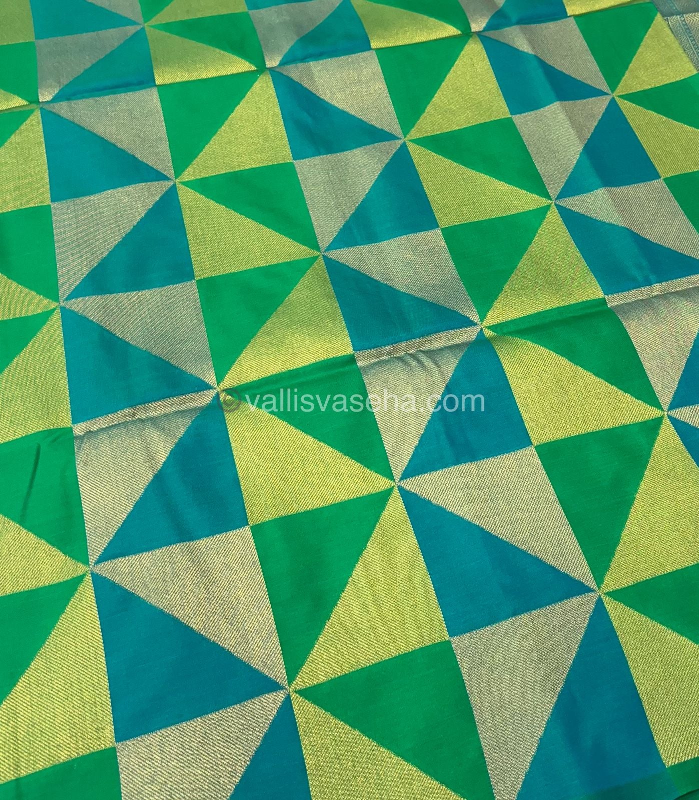 Semi Soft Silk - Green Multi colors - VVSSS001