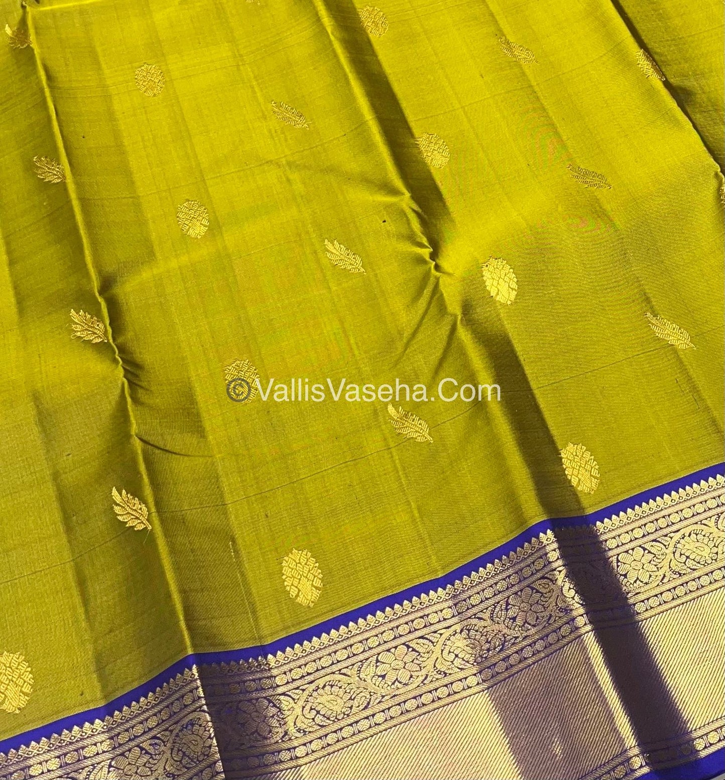 Pure Kanchipuram Silk Saree - Green  with Blue Combo - VVPS021