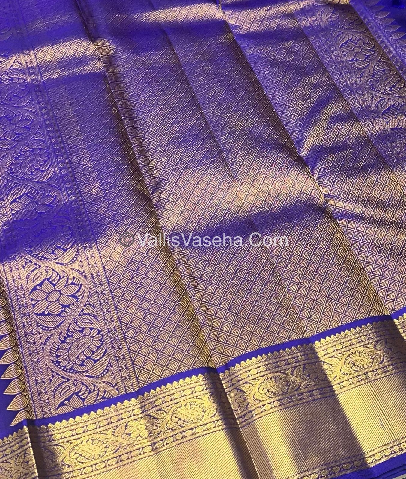 Pure Kanchipuram Silk Saree - Green  with Blue Combo - VVPS021