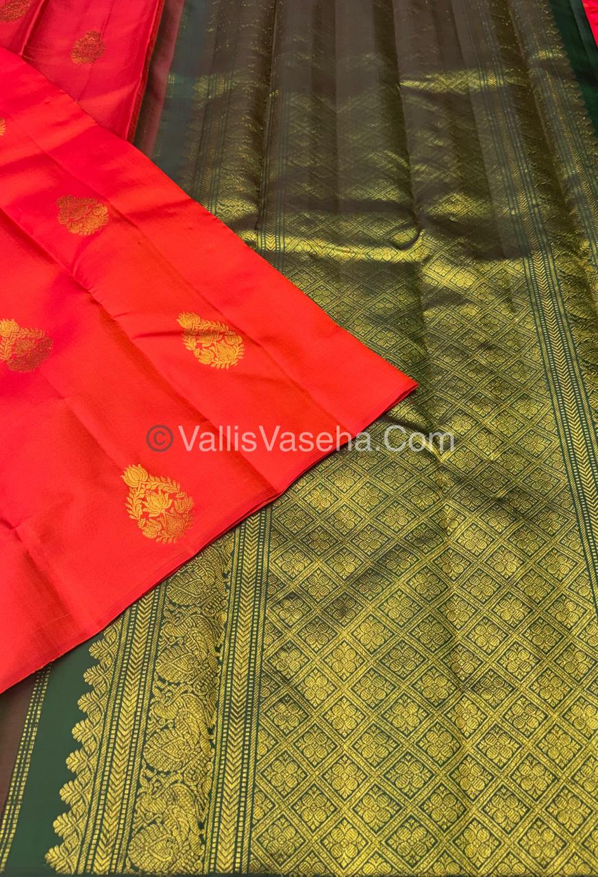 Pure Kanchipuram Silk Saree - Borderless - Dual Tone Orangish Light Red with Green - VVPS043