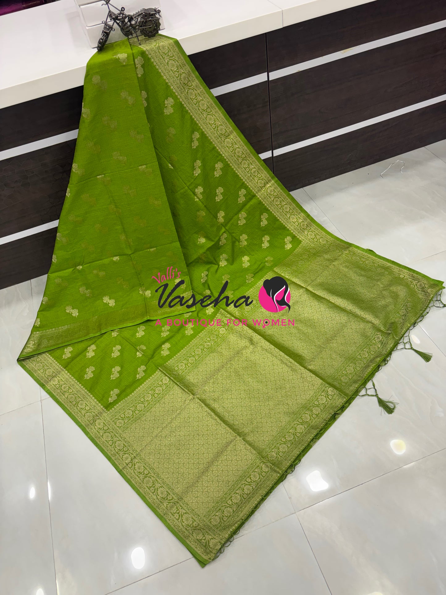 Banarasi - Heritage Silk - Semi Kathan Silk - Parrot  Green Shade - VVBHS011
