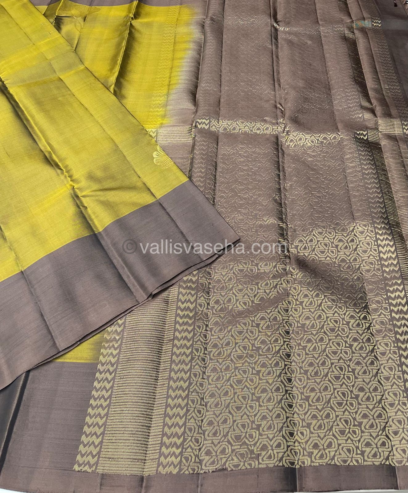 Half Mix - Pure Soft Silk Saree - VVPSS030