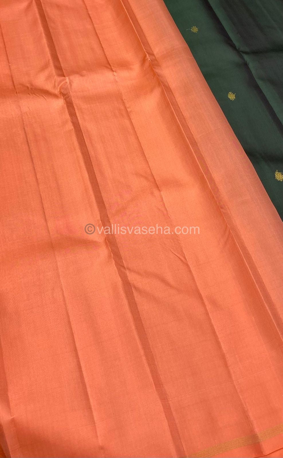 Pure Kanchipuram Silk Saree - Green with Light Peach combo  - VVPS006