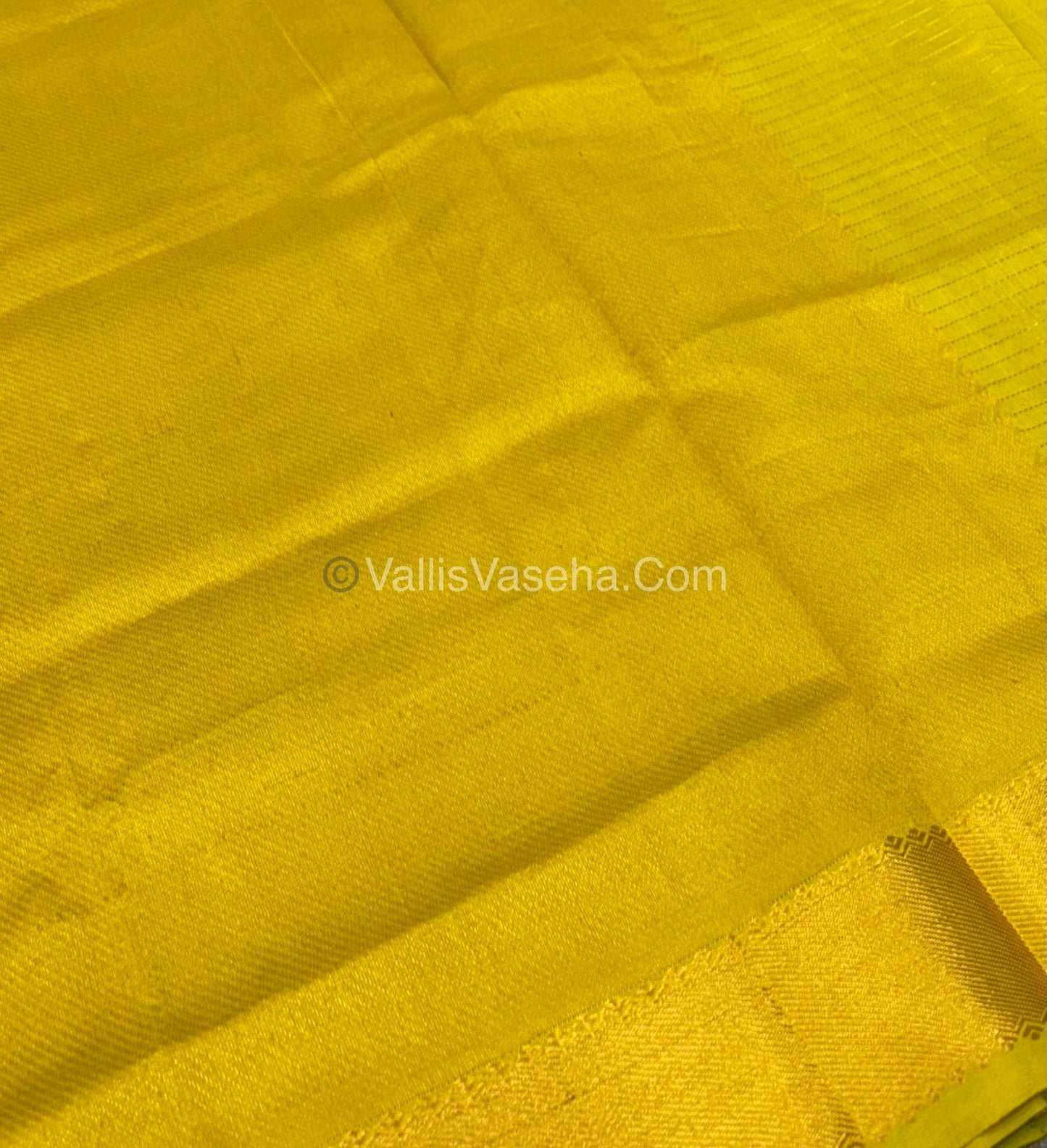 Pure Silk Cotton Saree - Mayil & Chakkaram Design - Green With Yellow Shade - VVMC002