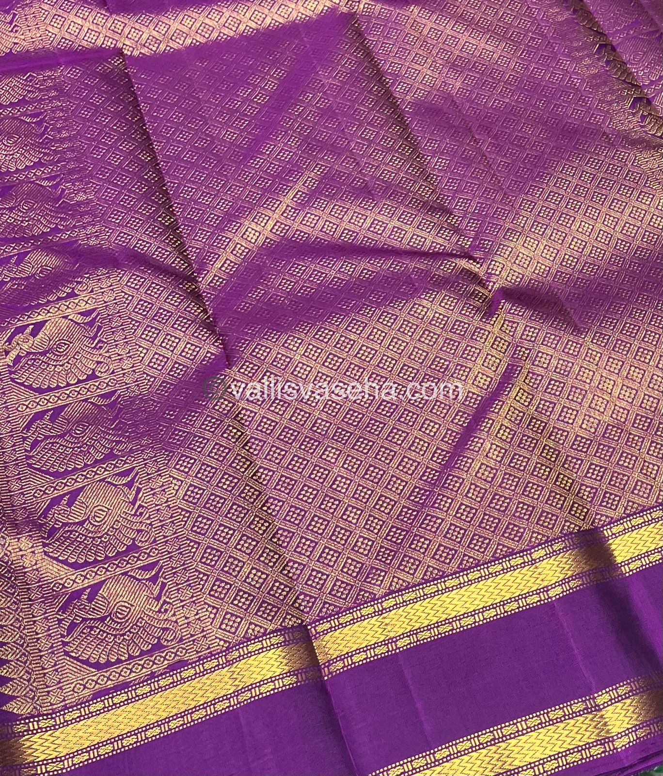 Pure Kanchipuram Silk Saree - Dual Tone Green & Purple Shade  - VVPS022