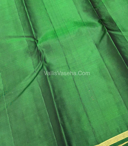 Pure Kanchipuram Silk Saree - Merunish Red  & Green Combo - VVPS020