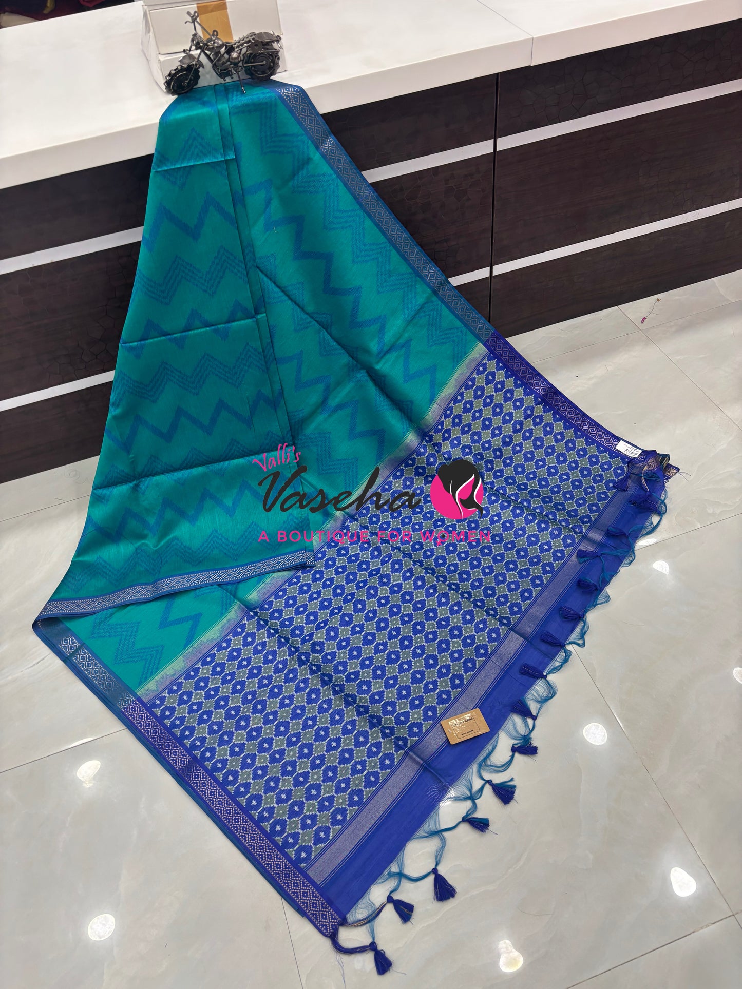 Semi Raw Silk with Zig Zag  Design Weaving - VVRS003
