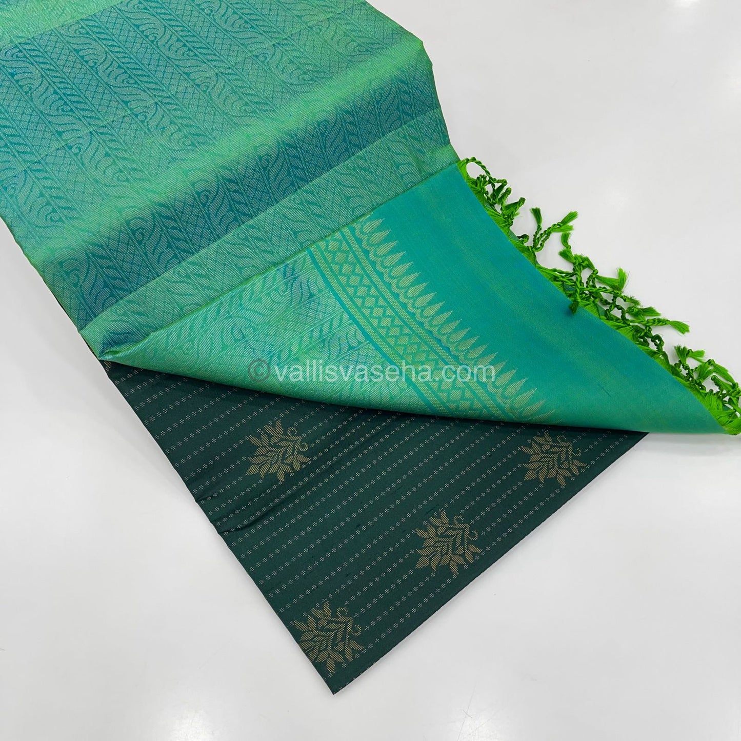 Pure Soft Silk Saree - Vaira Voosi design - Green With Teal Green ( lemon mixed) Combo - VVPSS016