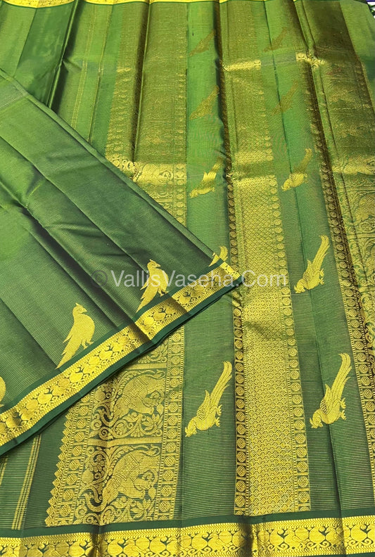 Pure Kanchipuram Silk Saree - Vaira Voosi design - Green shade - VVPS022