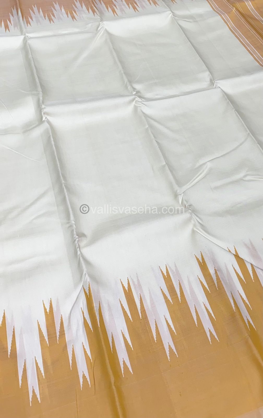 Pure Kanchipuram Silk Saree - Thalampoo - Cream with very light Yellow( Santhanam Shade)- VVPS003