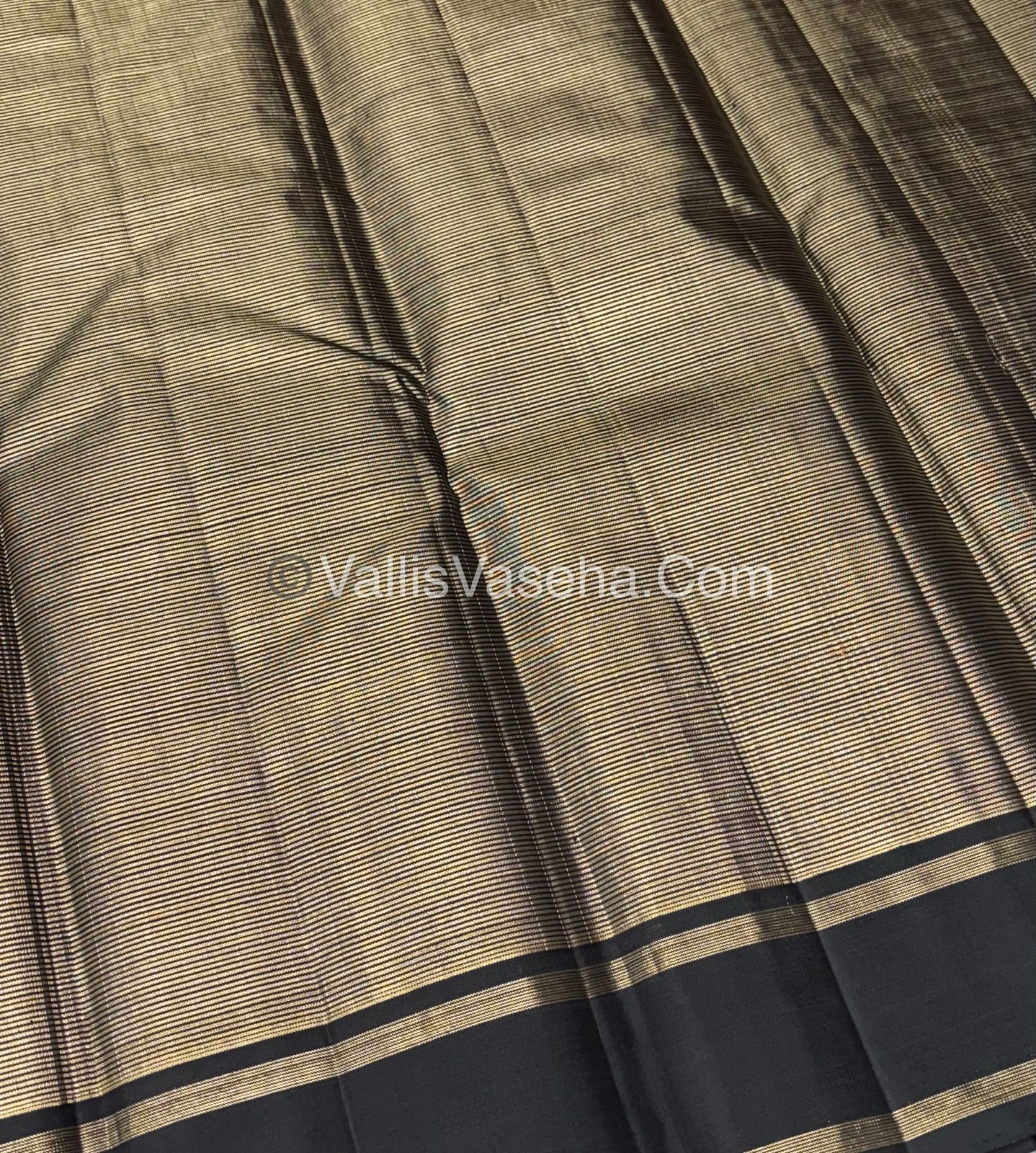 Pure Kanchipuram Silk Saree - Vaira Voosi Design - Grey With Black Shade - VVPS030