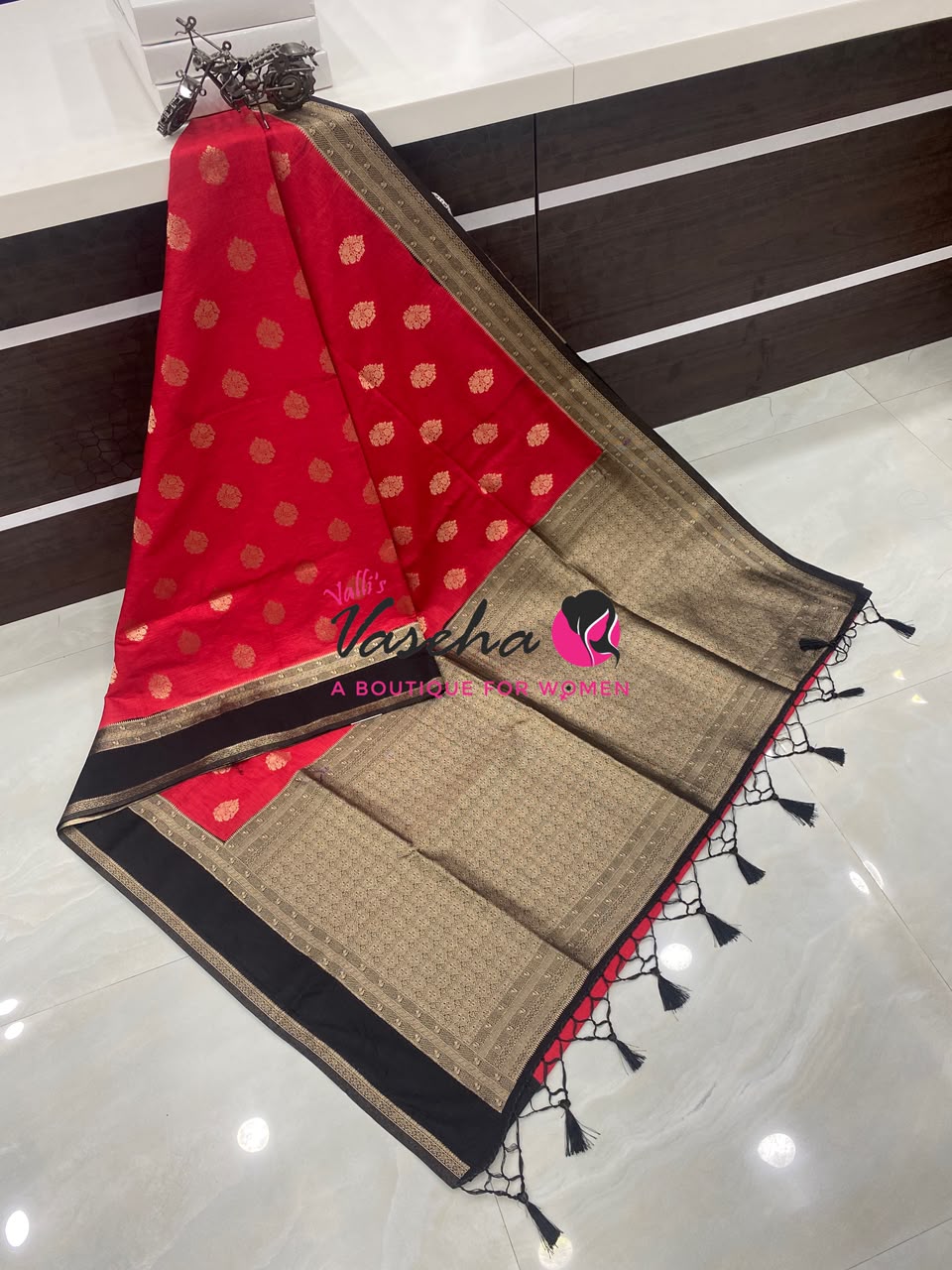 Banarasi - Heritage - Contrast  - Retta Petta border - VVBHS017