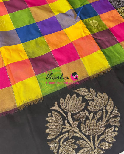 Semi Soft Silk  - Madras Checks Pattern - Black Shade  - VVSSS042