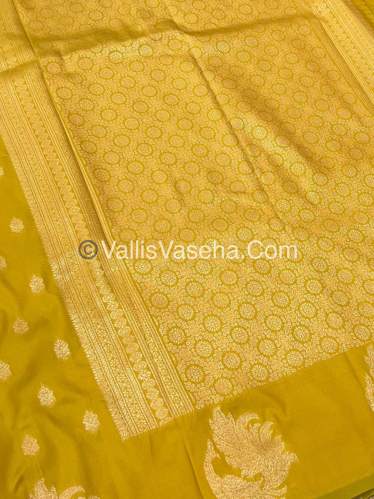 Semi Soft Silk - Peacock Butta Border - Yellowish green Shade -VVSSS014