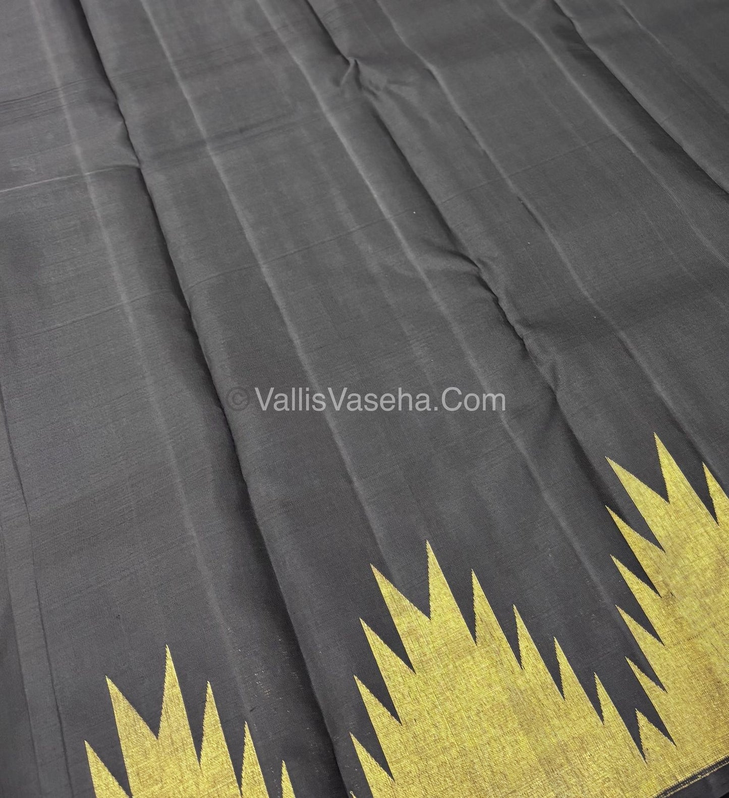 Pure Vintage Kanchipuram Silk Saree  - 8 Kol Weaving - Black Shade VVPS019