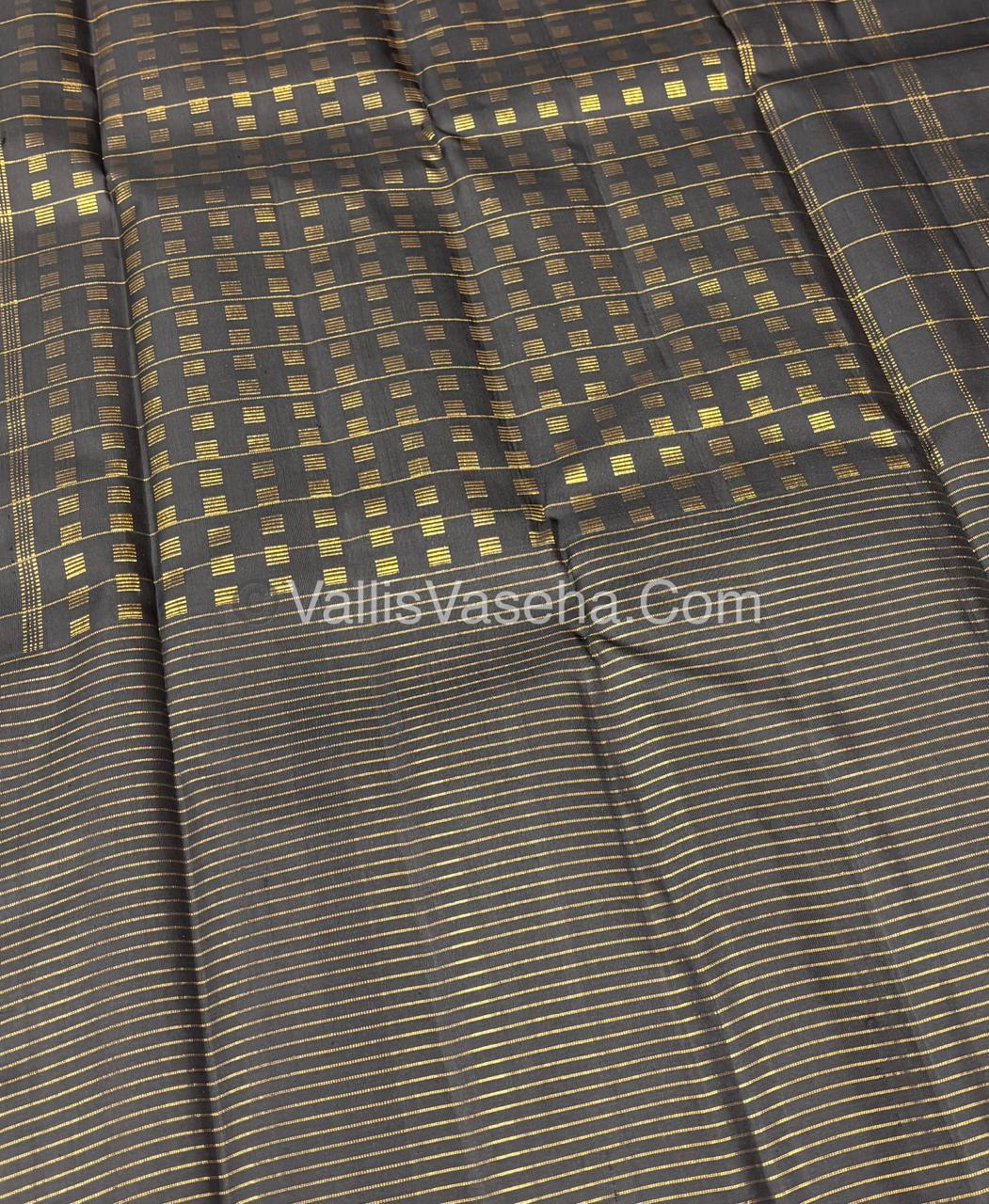 Pure Korvai Kanchipuram Silk Saree - Cream & Black Combo - VVPS035