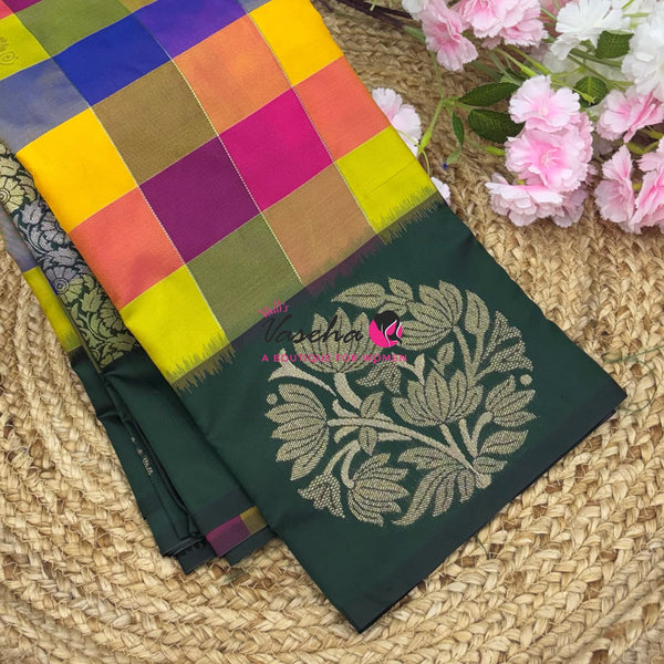 Semi Soft Silk  - Madras Checks Pattern - Green  Shade  - VVSSS042