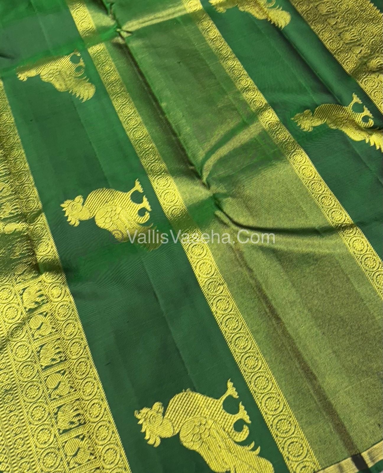 Pure Kanchipuram Silk Saree - Merunish Red  & Green Combo - VVPS020